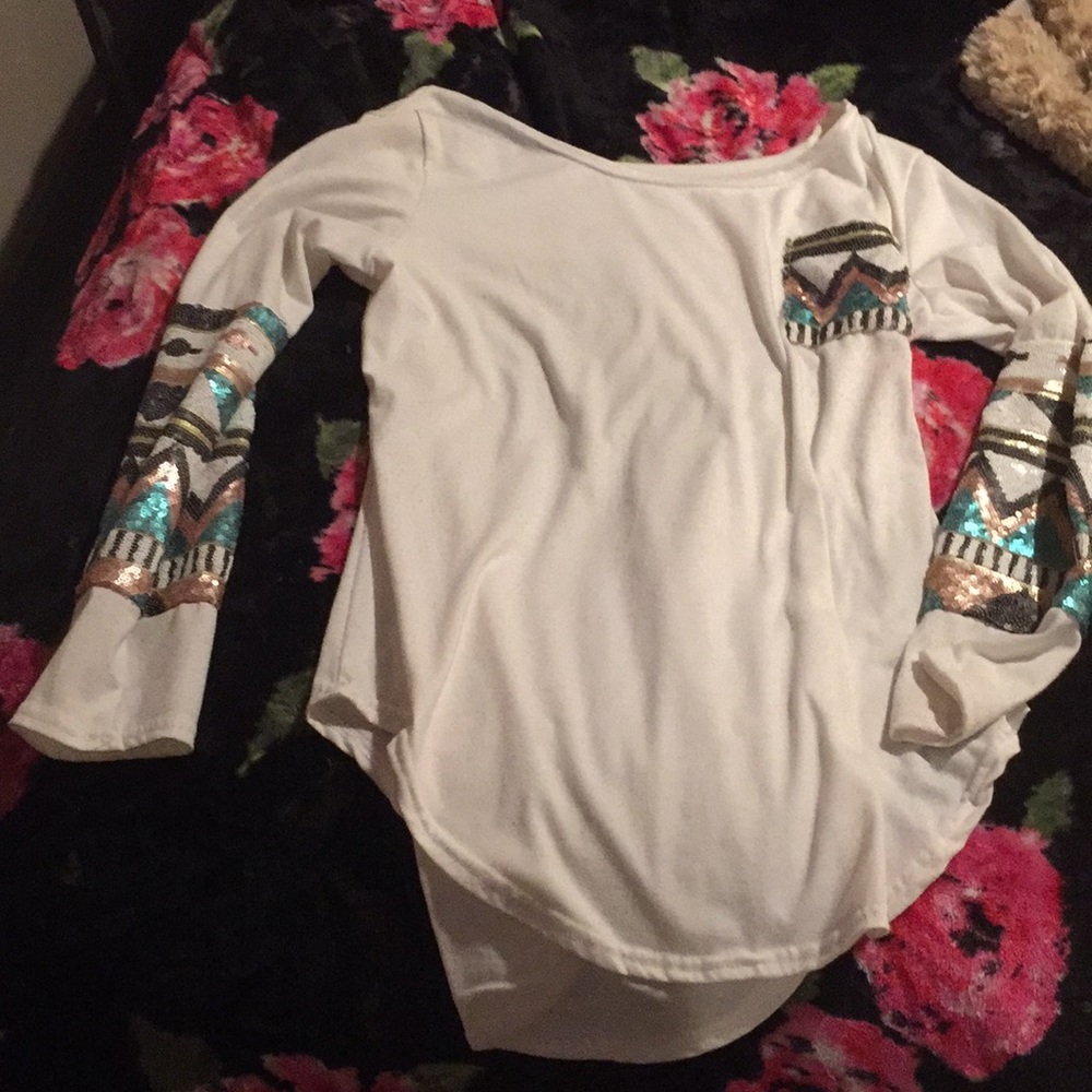 White long sleeve aztec sleeve